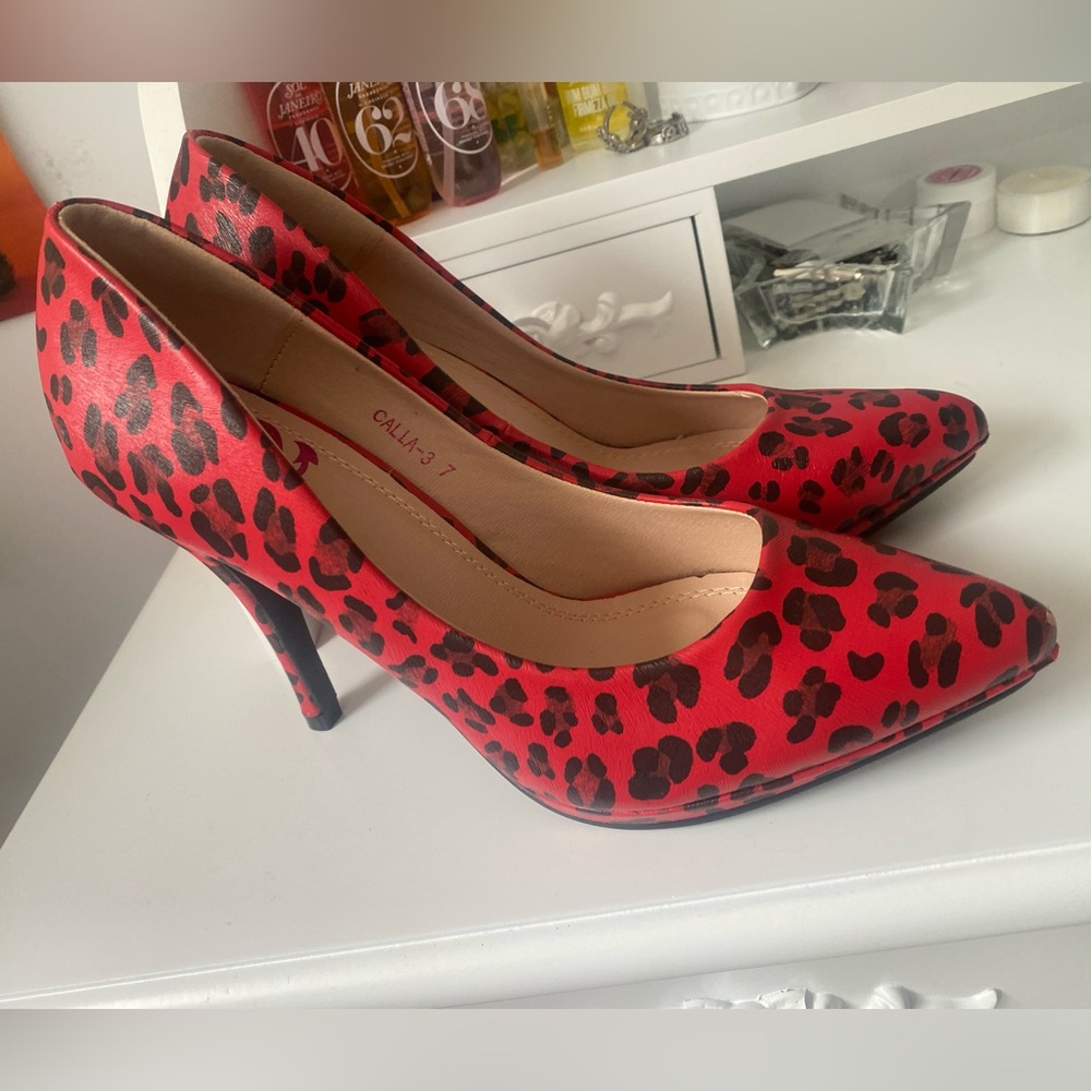 Y2K red cheetah leopard print heels size 7 goth